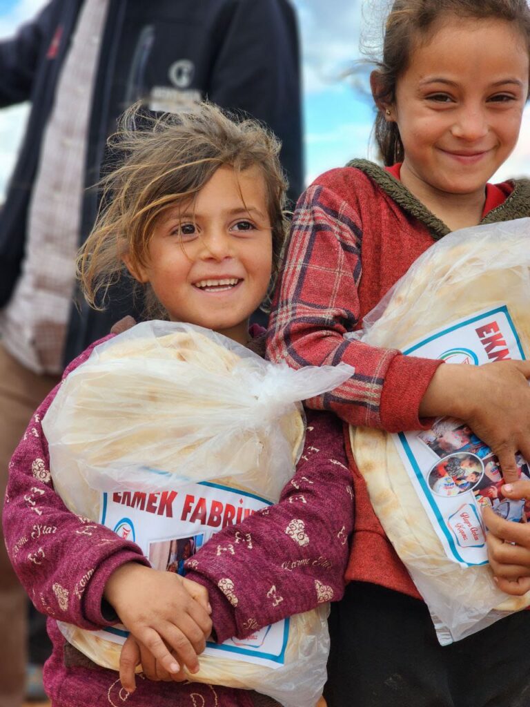İdlib Ekmek, Kurban dağıtımları