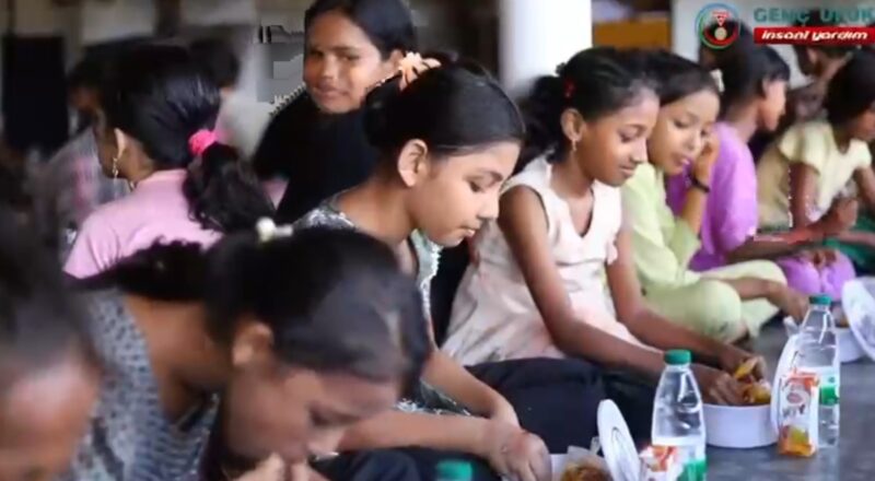 Arakan Mevlid Kandili Kardeşlik Sofrası