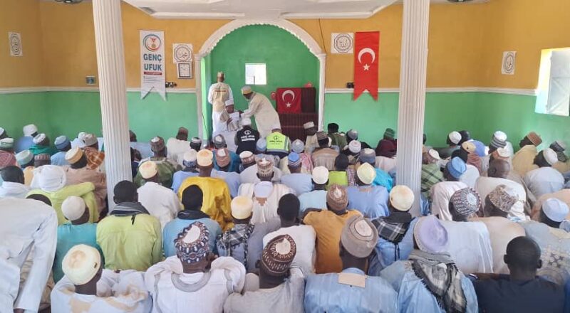 Kamerun Mescid, Su Kuyusu, Gıda