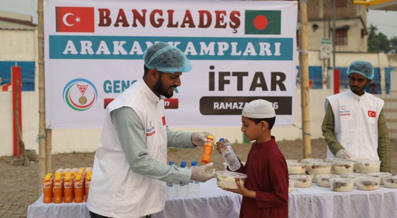 Rohingya Arakan Kampı İftar